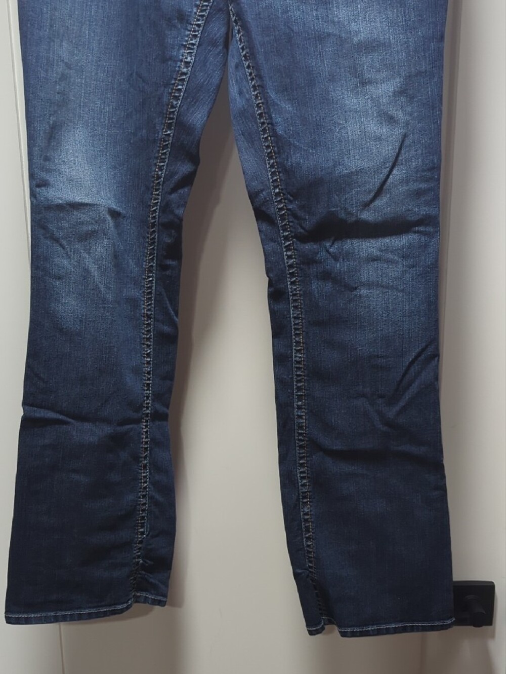 Silver Jeans Women’s Boot-Cut Jeans in Dark Blue - Picture 4 of 7